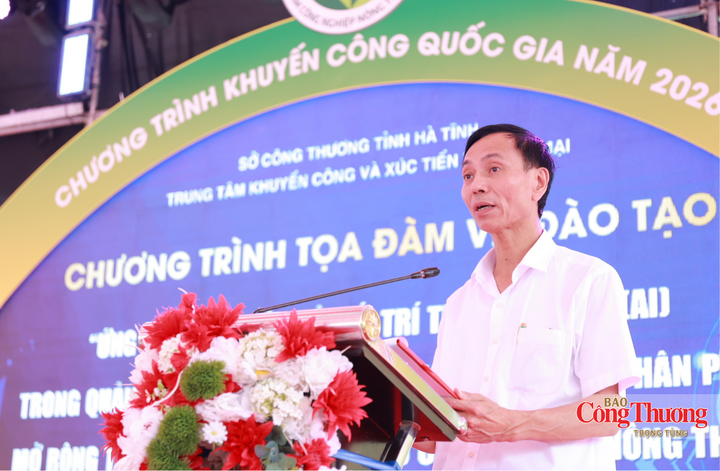 Ông Lê Trung Phước, Giám đốc Sở Công Thương tỉnh Hà Tĩnh phát biểu khai mạc tọa đàm.