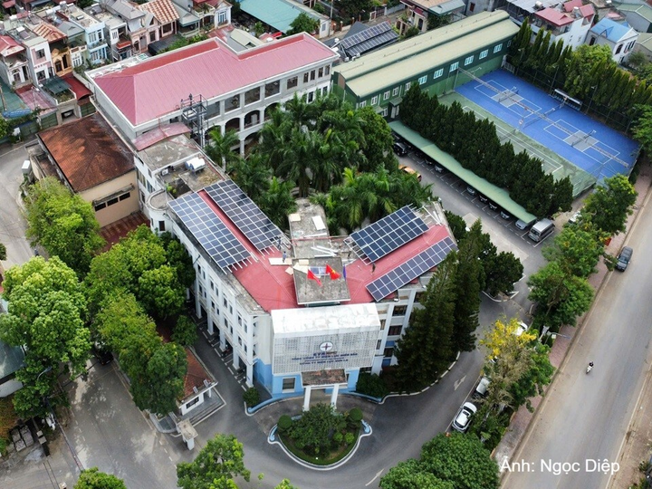 Điện mặt trời mái nhà được lắp đặt tại trụ sở Công ty Điện lực Sơn La.