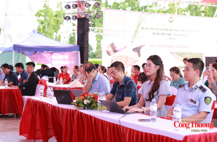 Các đại biểu, doanh nghiệp tham gia tọa đàm.