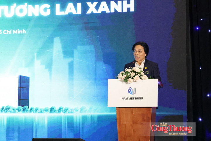 Ông Nguyễn Xuân Quy, Phó Chủ tịch Hiệp hội Năng lượng sạch Việt Nam phát biểu tại hội thảo