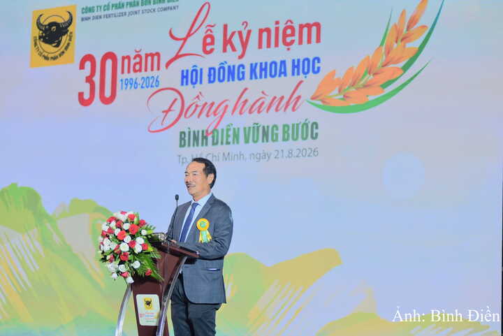 Ông Lê Quốc Phong - nguyên Tổng Giám đốc Công ty CP Phân bón Bình Điền, người sáng lập Hội đồng Khoa học, phát biểu tại buổi lễ.