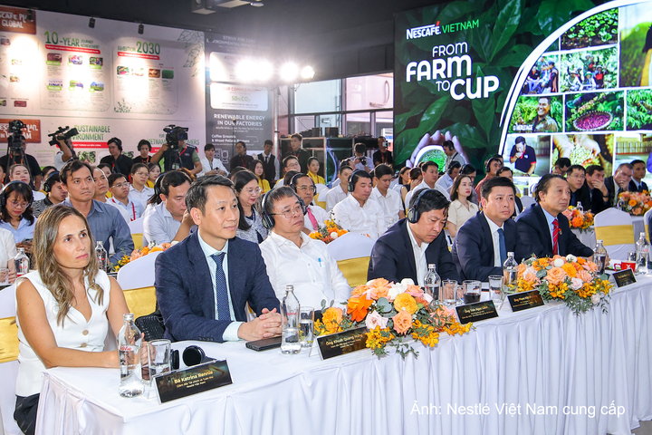 Nestlé Việt Nam chính thức đưa vào vận hành dây chuyền đóng gói cà phê hòa tan trong hũ thủy tinh (Jar Line) tại Nhà máy Nestlé Trị An, thành phố Đồng Nai.
