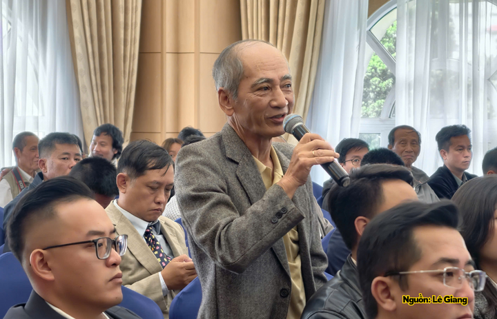 Các đại biểu đặt câu hỏi và nêu các kiến nghị.