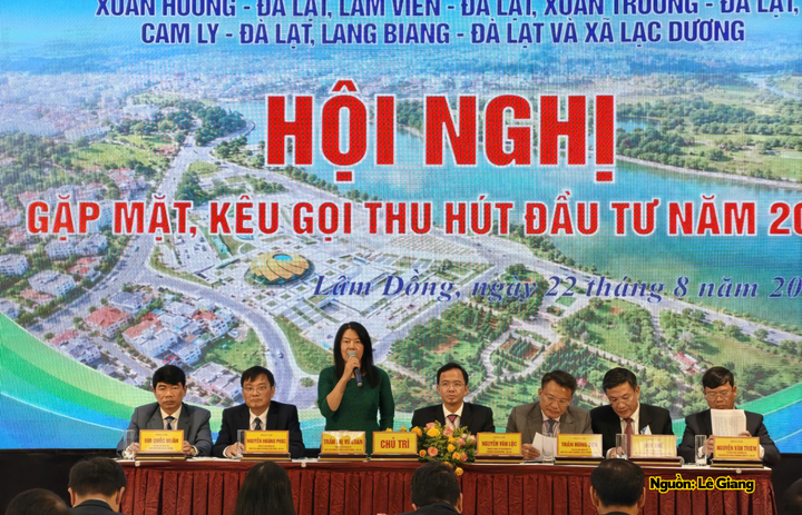 Lãnh đạo các phường, xã tham dự hội nghị.