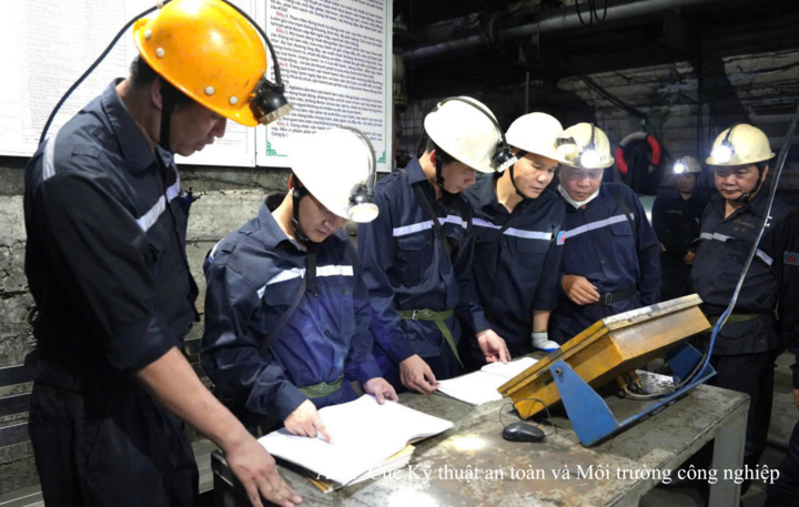 Đoàn công tác kiểm tra công tác phòng, chống thiên tai và tìm kiếm cứu nạn tại các đơn vị sản xuất than trên địa bàn tỉnh Quảng Ninh.