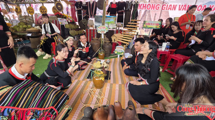 Nhiều hoạt động văn hóa, nghệ thuật tại chương trình “Ea Knuếc vào mùa”.