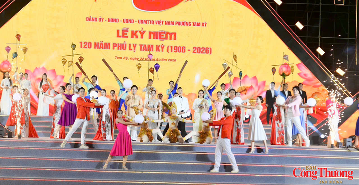 Tối 22/8, hàng nghìn người đã đổ về phường Tam Kỳ để dự Lễ kỷ niệm 120 Phủ lỵ Tam Kỳ