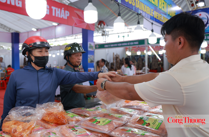 Đặc sản vùng miền 'đắt khách' tại Hội chợ miền Trung – Tây Nguyên 2026 - 2