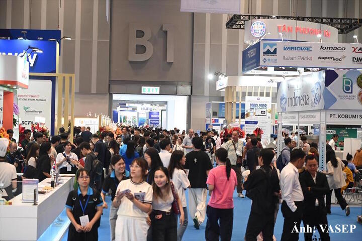 Vietfish 2026 có quy mô hơn 14.000 m², 335 doanh nghiệp, 568 gian hàng cùng gần 15.000 lượt khách tham quan.