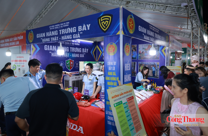 Gian hàng của Quản lý Thị trường Hà Tĩnh góp phần xây dựng môi trường kinh doanh lành mạnh, bảo vệ quyền và lợi ích hợp pháp của người tiêu dùng và các chủ thể quyền sở hữu trí tuệ.