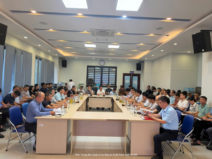 Trung tâm Quản lý hạ tầng kỹ thuật thành phố Hà Nội đã họp triển khai công tác ứng phó với bão số 4 và mưa lớn do ảnh hưởng của bão.