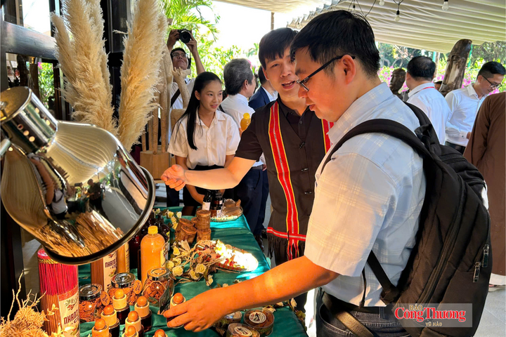 Từ sự chủ động kết nối của lãnh đạo xã Trà Leng và sự đồng hành của Hội Khách sạn TP. Đà Nẵng, quế Trà Leng đã hiện diện tại nhiều khách sạn, resort hạng sang của TP. Đà Nẵng.