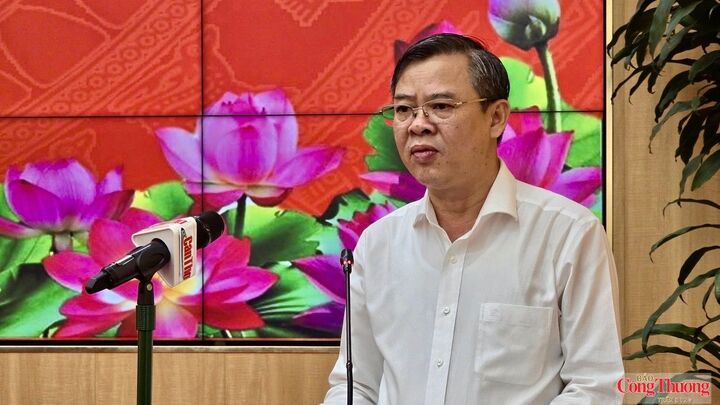 Ông Trương Cảnh Tuyên, Chủ tịch UBDN TP. Cần Thơ, phát biểu tại buổi lễ.