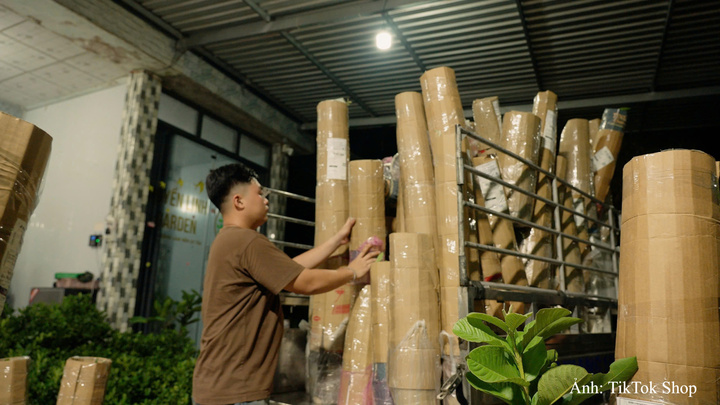 Thương mại điện tử không chỉ giúp tiêu thụ thêm sản phẩm mà còn có thể giúp người dân thay đổi cách quảng bá, kết nối thị trường