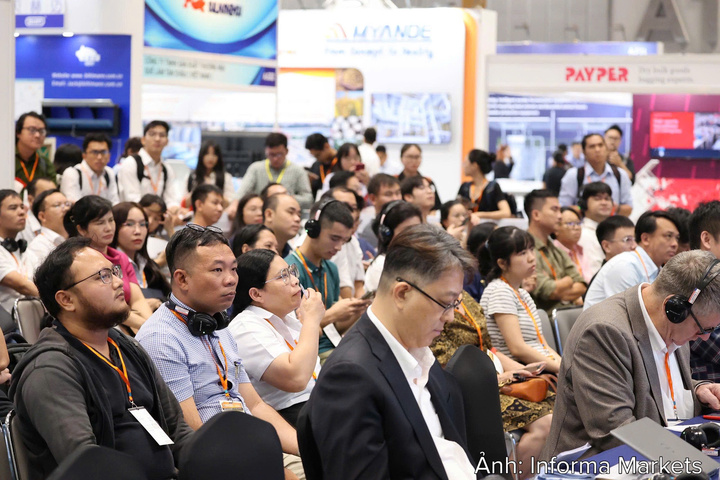 Đông đảo khách tham dự Diễn đàn Kháng thuốc kháng sinh tại Vietstock 2025.