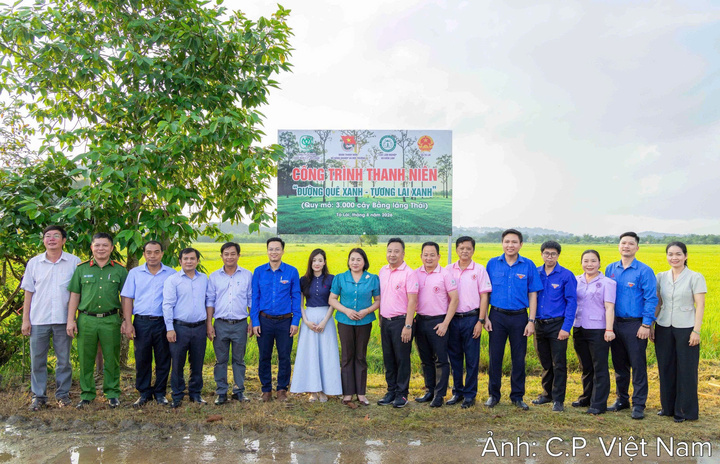 C.P. Việt Nam tài trợ 3.000 cây bằng lăng cho công trình “Đường quê xanh – Tương lai xanh” tại xã Tà Lài.