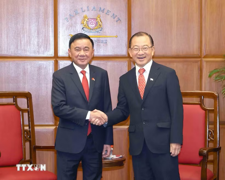 Thường trực Ban Bí thư Trần Cẩm Tú hội kiến Chủ tịch Quốc hội Singapore Seah Kian Peng. Ảnh: Phương Hoa/TTXVN