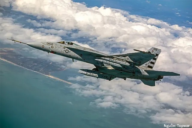 Máy bay chiến đấu F/A-18E/F mang theo nguyên mẫu tên lửa AIM-424. Nguồn: Topwar
