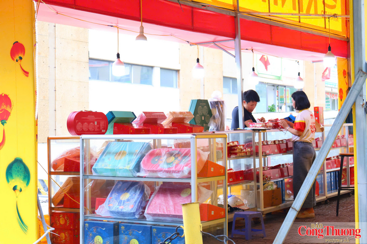 Quầy bánh Kinh Đô tại khu đô thị Tân Tây Đô, khu vực Ô Diên.