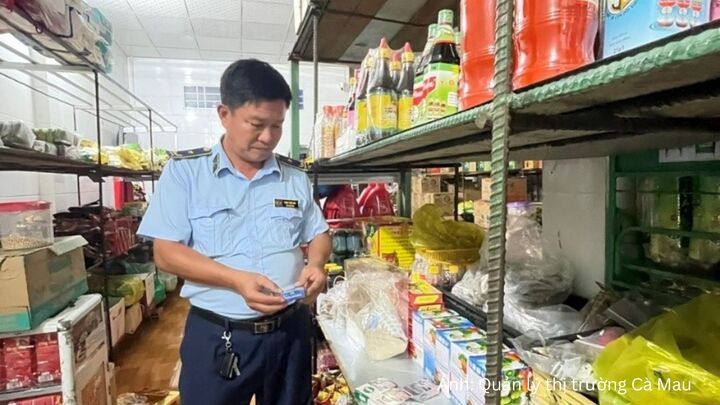 Đội Quản lý thị trường số 4 phát hiện, xử lý 02 cá nhân, tổ chức vi phạm quy định về lĩnh vực y tế.