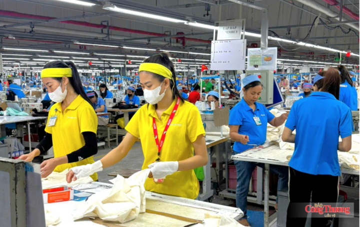 Các ngành truyền thống như may mặc, mức tăng trưởng chưa cao trong 8 tháng đầu năm.