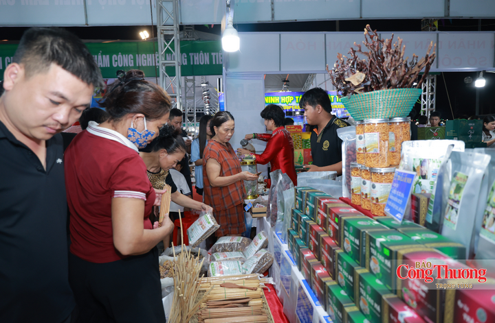 Các sản phẩm chủ lực như trà, nước mắm, nấm, các sản phẩm chế biến sâu của tỉnh Thanh Hóa thu hút khách hàng.