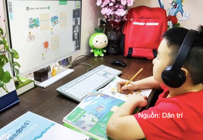 Một số trường cho học sinh học trực tuyến do ảnh hưởng của cơn bão số 4.