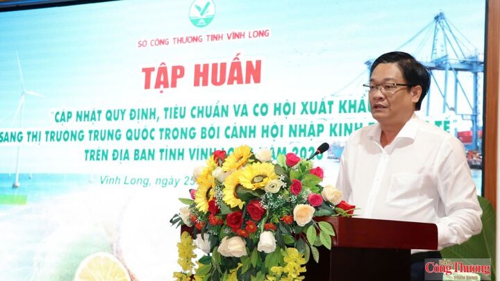 Ông Phạm Phước Trãi, Phó Giám đốc Sở Công Thương tỉnh Vĩnh Long phát biểu tại buổi tập huấn.