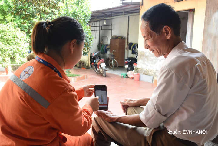 Sử dụng tính năng tra cứu lượng điện tiêu thụ hằng ngày trên ứng dụng của EVNHANOI.