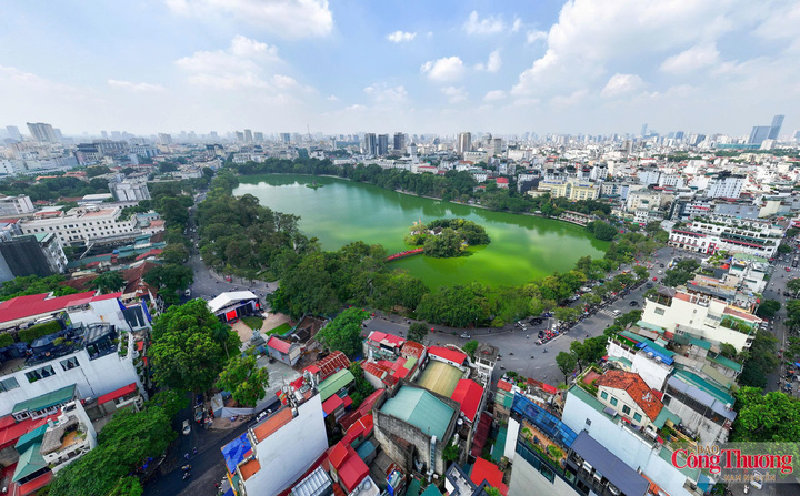 Góc phía Đông hồ Gươm nhìn từ trên cao.
