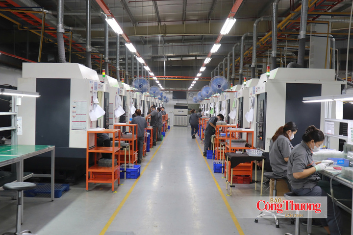 Công nghiệp chế biến, chế tạo, công nghiệp chủ lực tăng tốt kéo theo đầu tư tư nhân, tạo việc làm, tăng thu nhập, và từ đó lan tỏa sang khu vực dịch vụ - tiêu dùng nội địa.