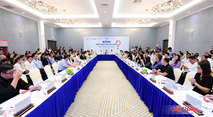 Đại biểu tham dự sự kiện.