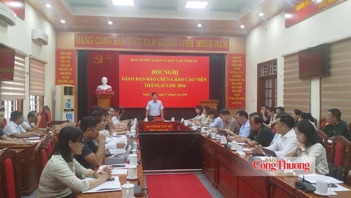 Ông Nguyễn Lam Sơn, Phó trưởng Ban Thường trực Ban Tuyên giáo và Dân vận Tỉnh ủy Tuyên Quang chủ trì hội nghị.