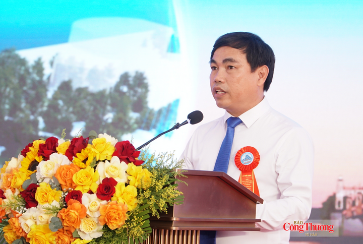 Ông Nguyễn Văn Thường, Giám đốc Ban Quản lý Dự án Đầu tư xây dựng các công trình giao thông và nông nghiệp Đà Nẵng phát biểu thông tin về 2 dự án hạ tầng trọng điểm của TP. Đà Nẵng