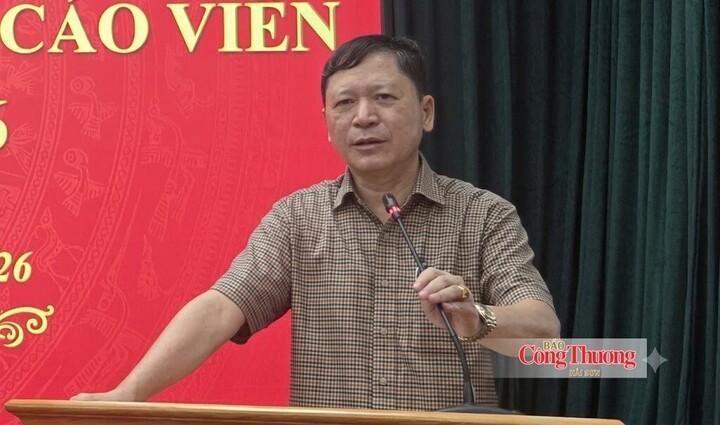Ông Phạm Quang Thanh, Phó Giám đốc Sở Y tế tỉnh Tuyên Quang phát biểu tại hội nghị.