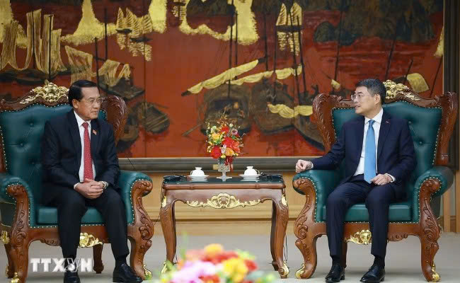 Thủ tướng Lê Minh Hưng tiếp ông Vanhxay Phongsavanh, Tổng Thanh tra Nhà nước Lào. (Ảnh: Dương Giang/TTXVN)