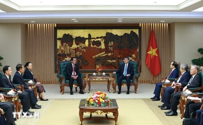 Thủ tướng Lê Minh Hưng tiếp ông Vanhxay Phongsavanh, Tổng Thanh tra Nhà nước Lào. (Ảnh: Dương Giang/TTXVN)