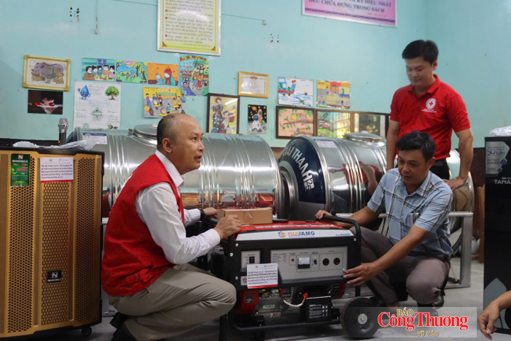 Thêm những trang thiết bị như máy phát điện, hay bình chứa nước sẽ tăng tính chủ động ứng phó với thiên tai cho các trường học thường xuyên chịu ảnh hưởng của thiên tai, bão lũ tại Đà Nẵng.