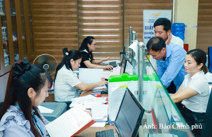 Bộ Nội vụ có ý kiến trả lời về việc xác định thời gian công tác để xem xét tiếp nhận vào làm công chức. Ảnh: Báo Chính phủ
