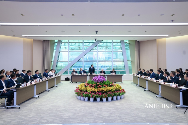 Đại diện chủ đầu tư phát biểu tại buổi họp. Ảnh: BSR