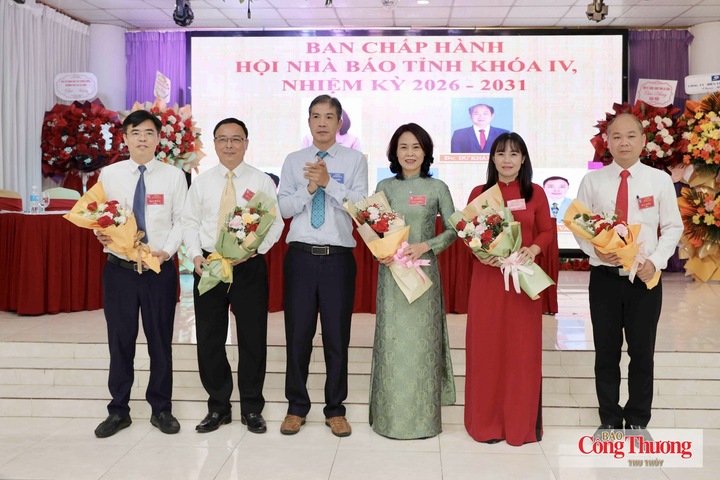 Ban Chấp hành Hội Nhà báo tỉnh khóa IV, nhiệm kỳ 2026 - 2031 ra mắt tại Đại hội.