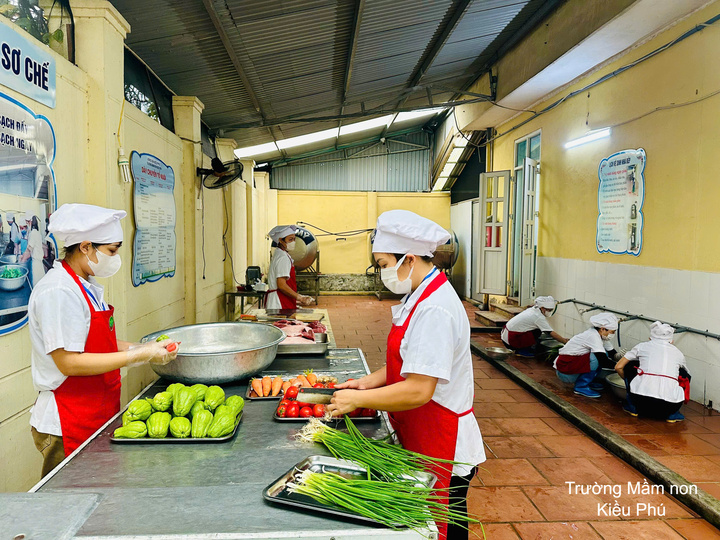 Trường Mầm non Kiều Phú (xã Kiều Phú) thực hiện công tác công khai thực đơn mỗi bữa ăn của trẻ hàng ngày.