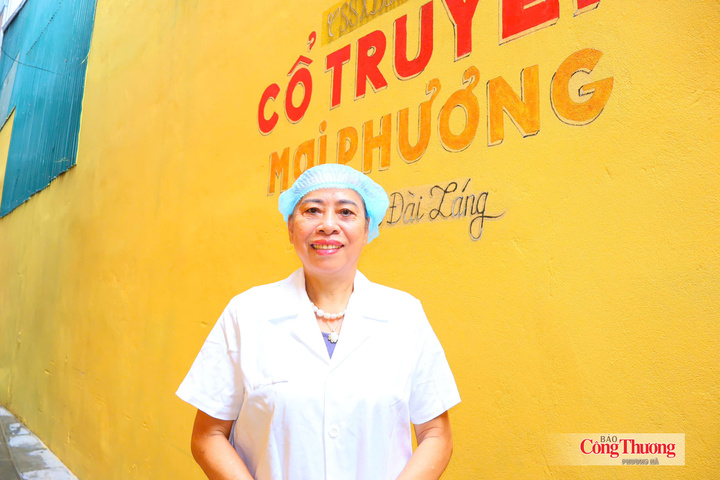 Bà Vũ Thanh Hằng vẫn bền bỉ giữ nghề bánh Trung thu cổ truyền.