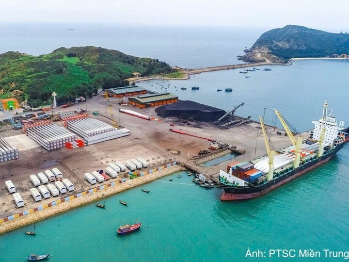 Toàn cảnh Cảng Hòn La của PTSC Miền Trung
