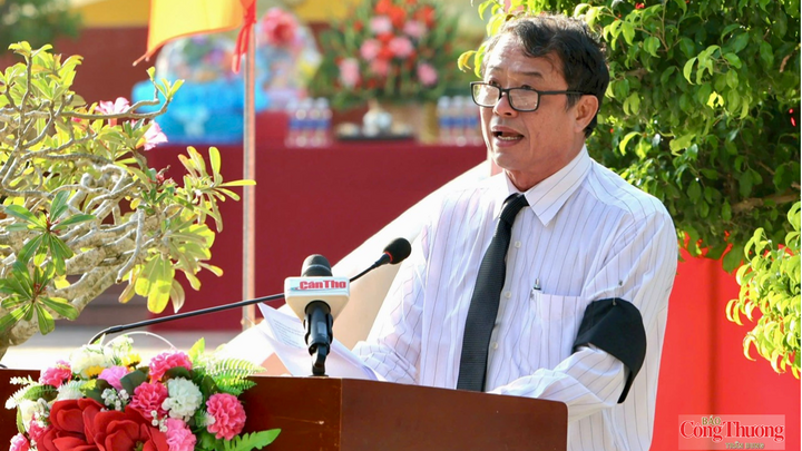 Ông Nguyễn Văn Khởi - Phó Chủ tịch UBND thành phố, Trưởng Ban Chỉ đạo 515 TP. Cần Thơ, đọc điếu văn tại buổi lễ.