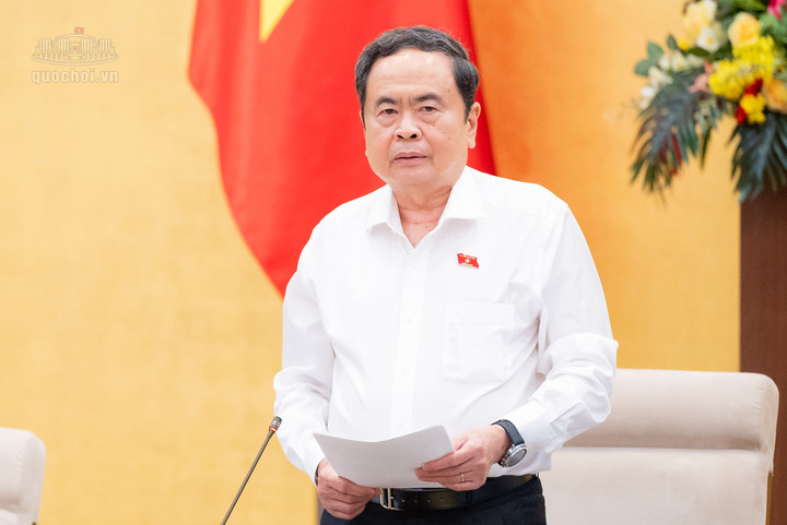 Chủ tịch Quốc hội nêu rõ, báo cáo tổng rà soát không chỉ thống kê số lượng văn bản bất cập, mà phải xác định rõ định hướng, nhiệm vụ, giải pháp và lộ trình hoàn thiện thể chế của từng bộ, ngành, địa phương.