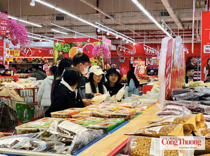 Hoàn thiện chính sách, pháp luật về bảo vệ quyền lợi người tiêu dùng góp phần xây dựng môi trường kinh doanh minh bạch, an toàn. Ảnh minh họa