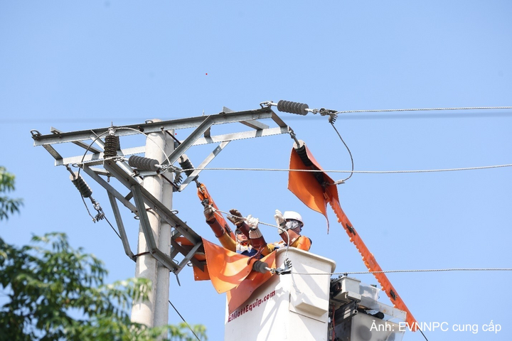 Các đơn vị tăng cường theo dõi, giám sát và điều hành lưới điện, chủ động phương thức vận hành phục vụ kỳ nghỉ lễ Quốc khánh.