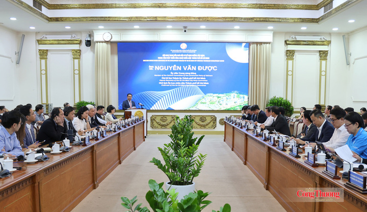 Ông Nguyễn Văn Được, Chủ tịch UBND TP. Hồ Chí Minh phát biểu tại hội nghị.