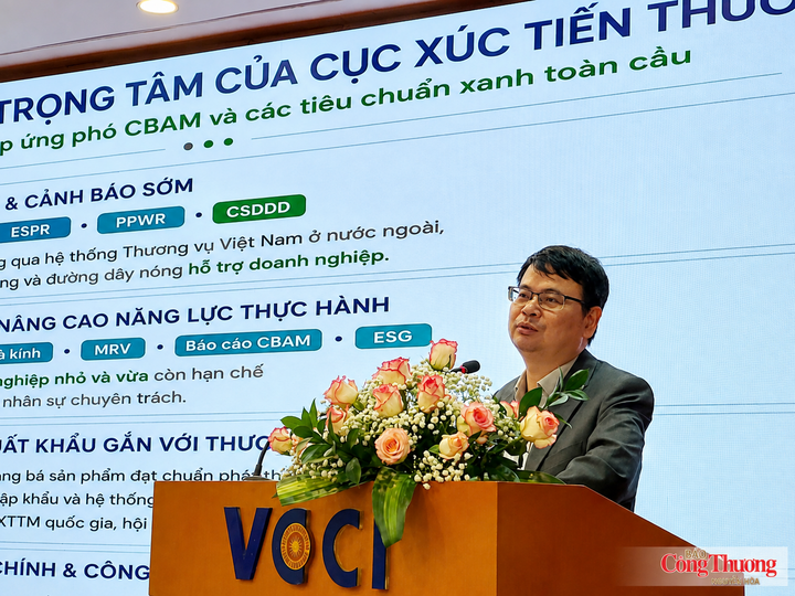 Ông Nguyễn Bá Hải - Phó Giám đốc Trung tâm Hỗ trợ Xúc tiến thương mại và đầu tư, Cục Xúc tiến thương mại (Bộ Công Thương) phát biểu tại sự kiện của VCCI sáng 26/8.